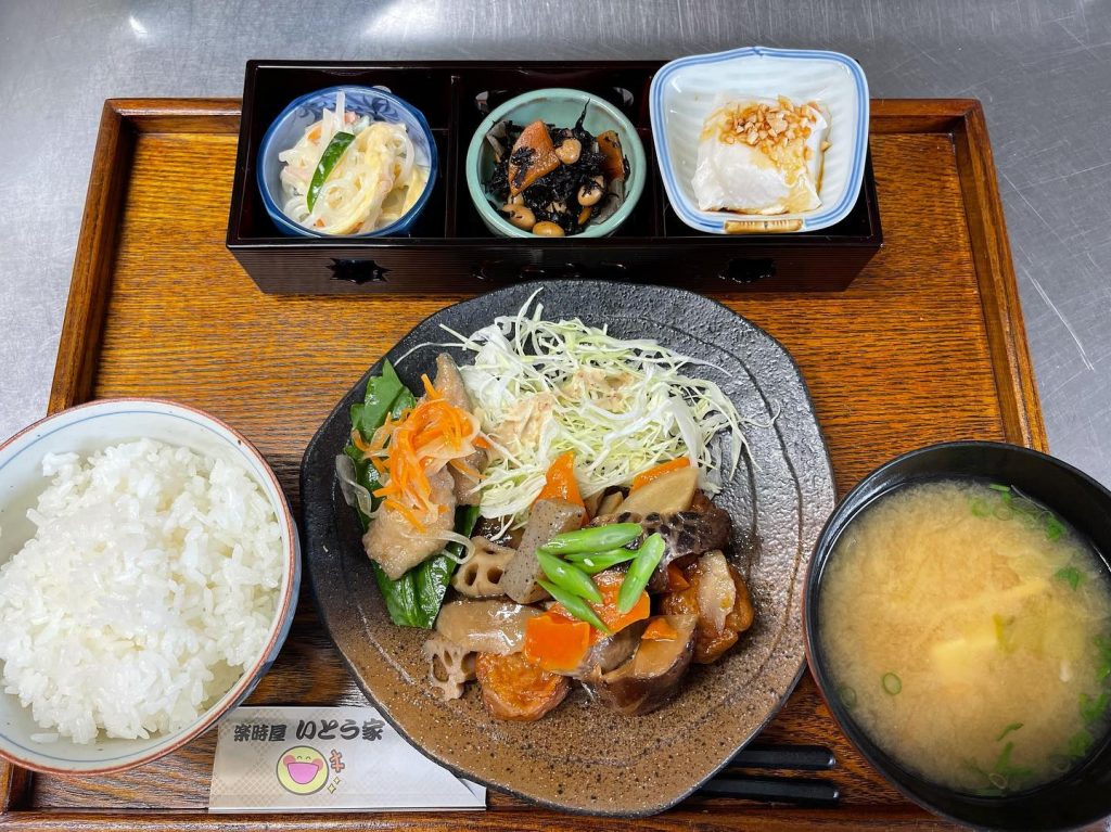 こんにちは本日10月12日の定食です