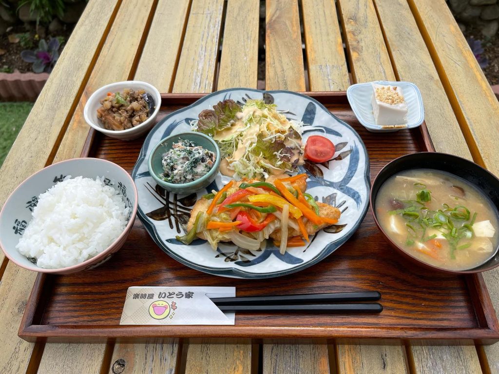 こんにちは本日12月8日の定食出来ました